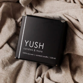 Drzewo sandałowe - świeca sojowa Sandalwood YUSH candles & more