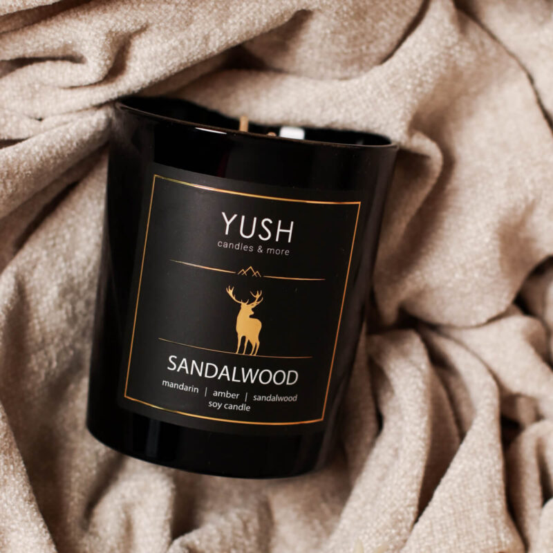 Drzewo sandałowe - świeca sojowa Sandalwood YUSH candles & more