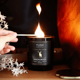 Drzewo sandałowe - świeca sojowa Sandalwood YUSH candles & more